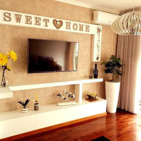 With 2 Bedrooms In With Furnished Balcony And Wifi * Braga
