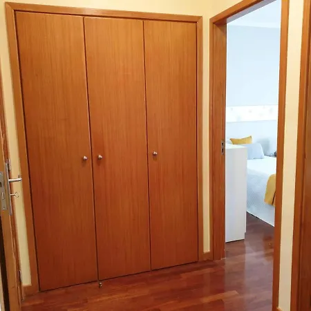 With 2 Bedrooms In With Furnished Balcony And Wifi Braga