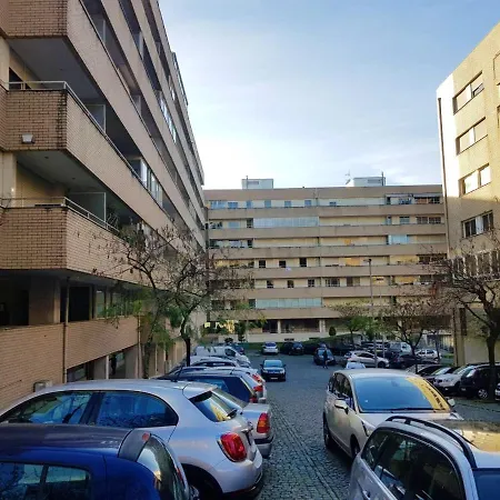With 2 Bedrooms In With Furnished Balcony And Wifi Braga