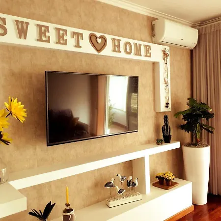 With 2 Bedrooms In With Furnished Balcony And Wifi * Braga