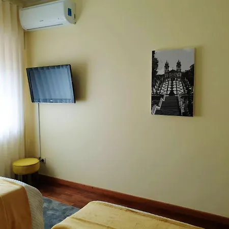With 2 Bedrooms In With Furnished Balcony And Wifi Braga