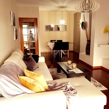 With 2 Bedrooms In With Furnished Balcony And Wifi *
