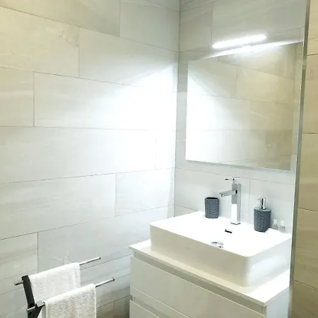 With 2 Bedrooms In With Furnished Balcony And Wifi *