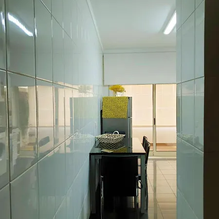 With 2 Bedrooms In With Furnished Balcony And Wifi * Braga