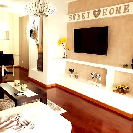 With 2 Bedrooms In With Furnished Balcony And Wifi Apartment *