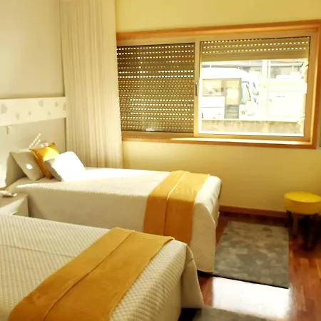 With 2 Bedrooms In With Furnished Balcony And Wifi * Braga