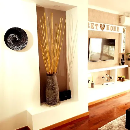 With 2 Bedrooms In With Furnished Balcony And Wifi Apartment Braga