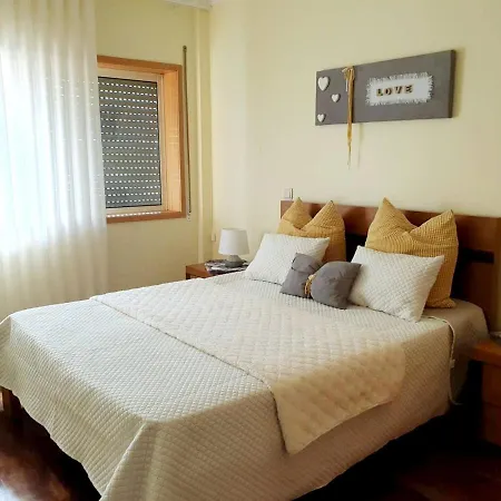 With 2 Bedrooms In With Furnished Balcony And Wifi Apartment Braga