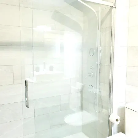 With 2 Bedrooms In With Furnished Balcony And Wifi *