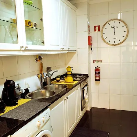With 2 Bedrooms In With Furnished Balcony And Wifi Apartment Braga