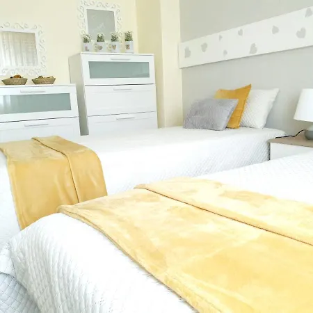 With 2 Bedrooms In With Furnished Balcony And Wifi Braga