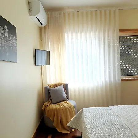 With 2 Bedrooms In With Furnished Balcony And Wifi * Braga
